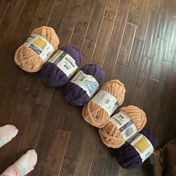 Custom Hand Knit Chunky Blanket - Picture 8 of 8